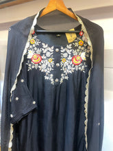 Load image into Gallery viewer, Black Dress