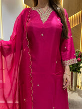 Load image into Gallery viewer, Pink Hand Zardozi Suit