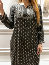 Load image into Gallery viewer, Muslin Hand Embroidery Kurti