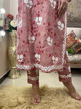 Load image into Gallery viewer, Pink Printed Kurti Set