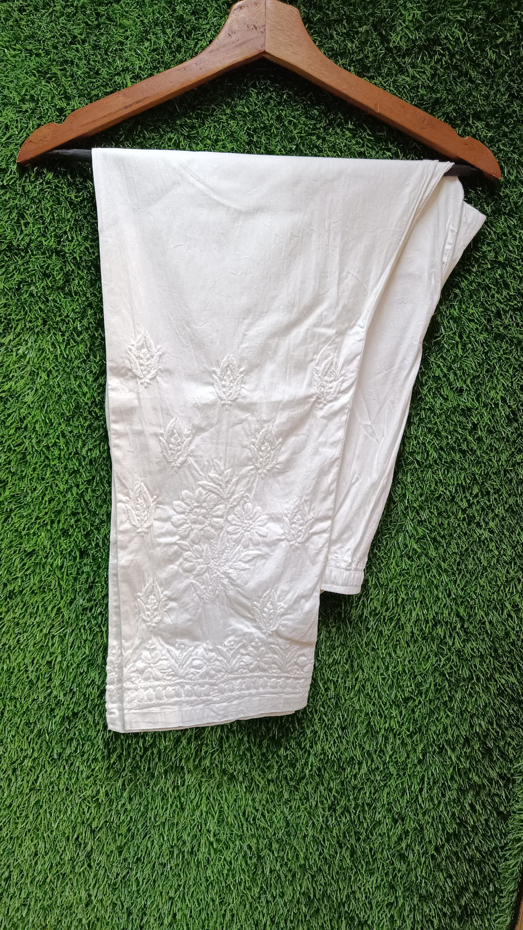 White pant