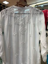 Load image into Gallery viewer, Chikankari Muslin Kurti
