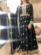 Load image into Gallery viewer, Black Dress

